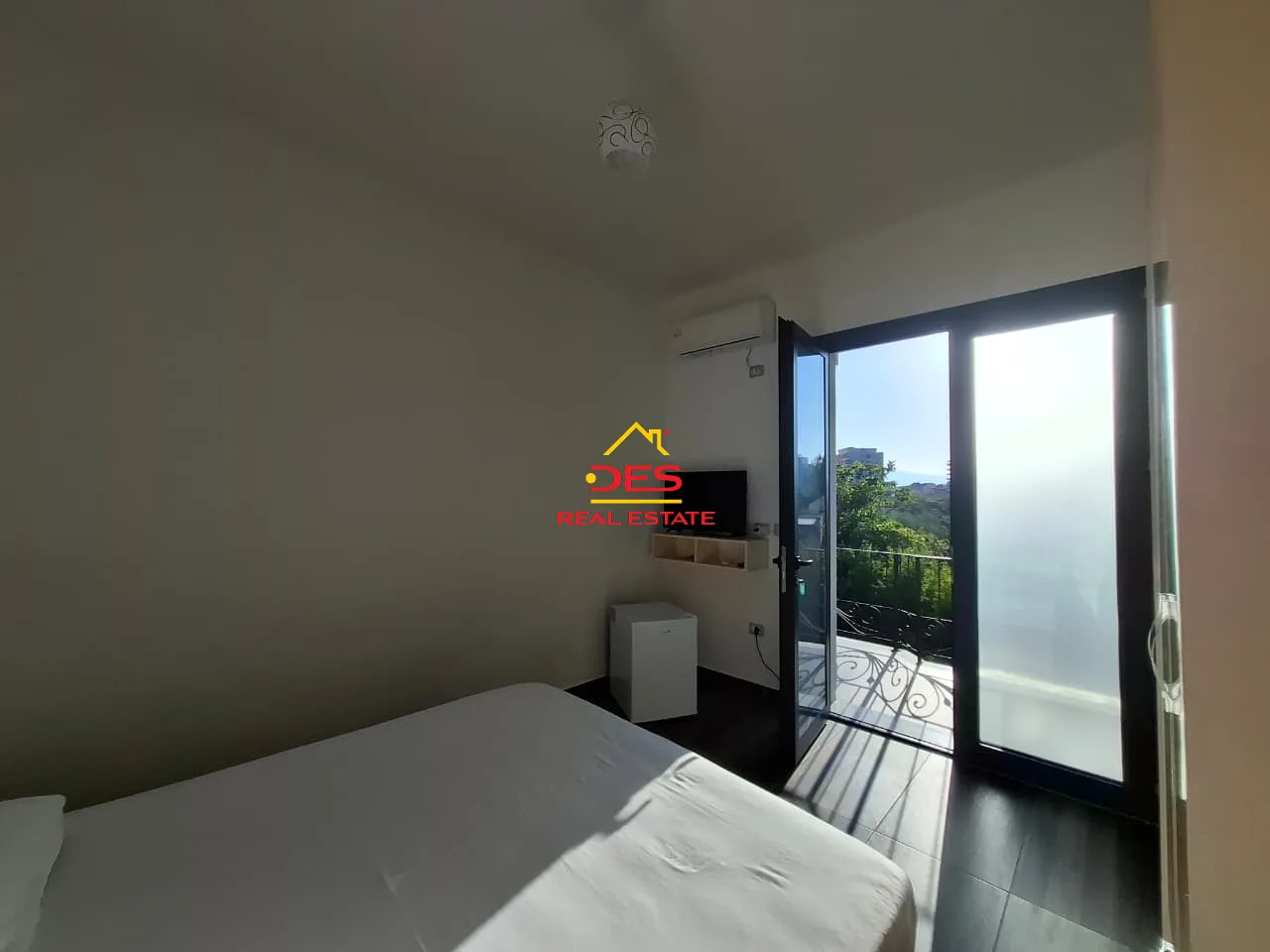 Jepet me qira hotel 3 katësh në çentrale, vlorë