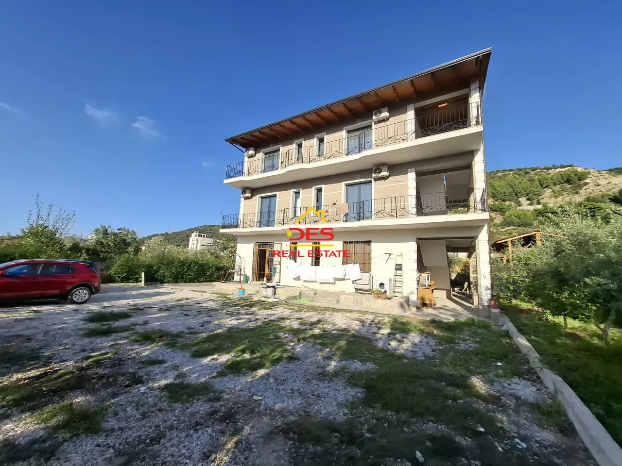 Jepet me qira hotel 3 katësh në çentrale, vlorë
