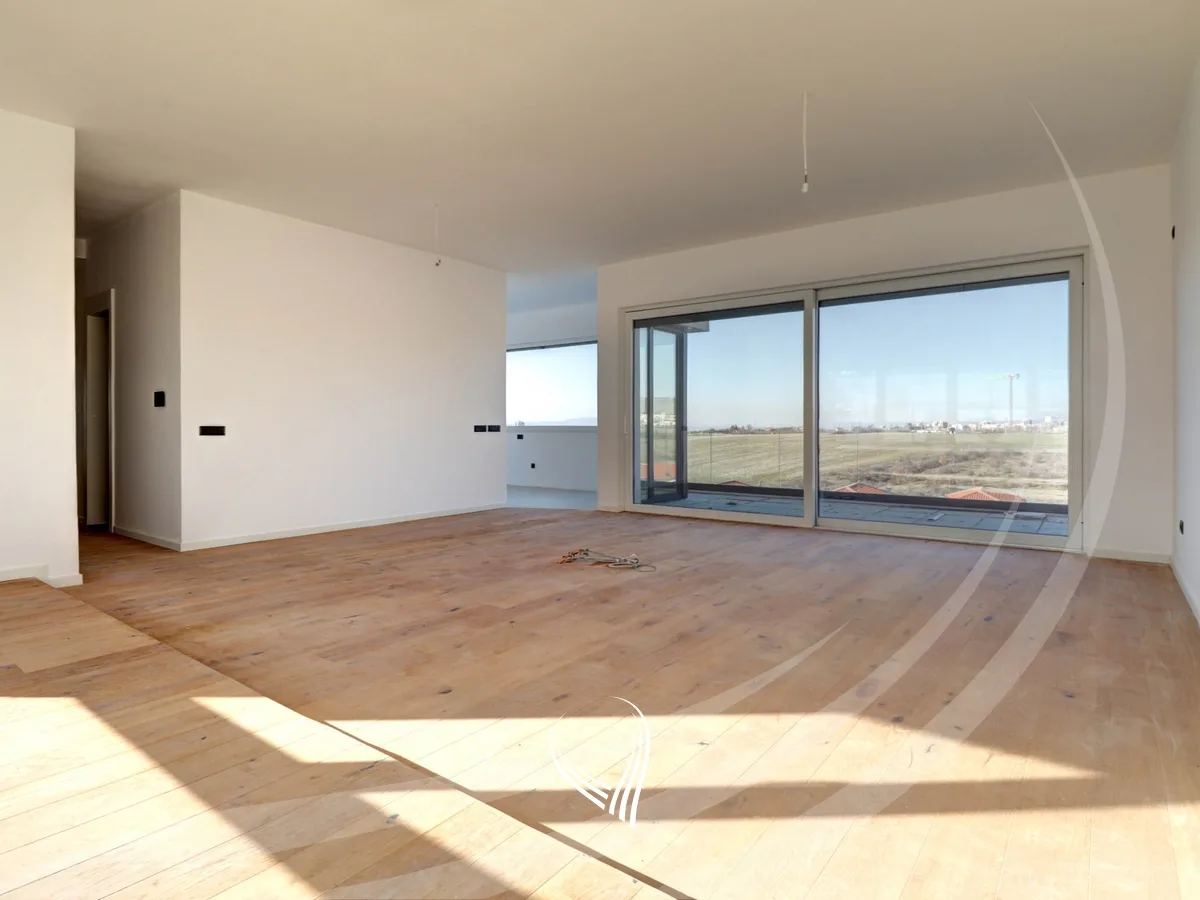 Penthouse tarracier 246.35m2 në shitje në lagjen Marigona Hill