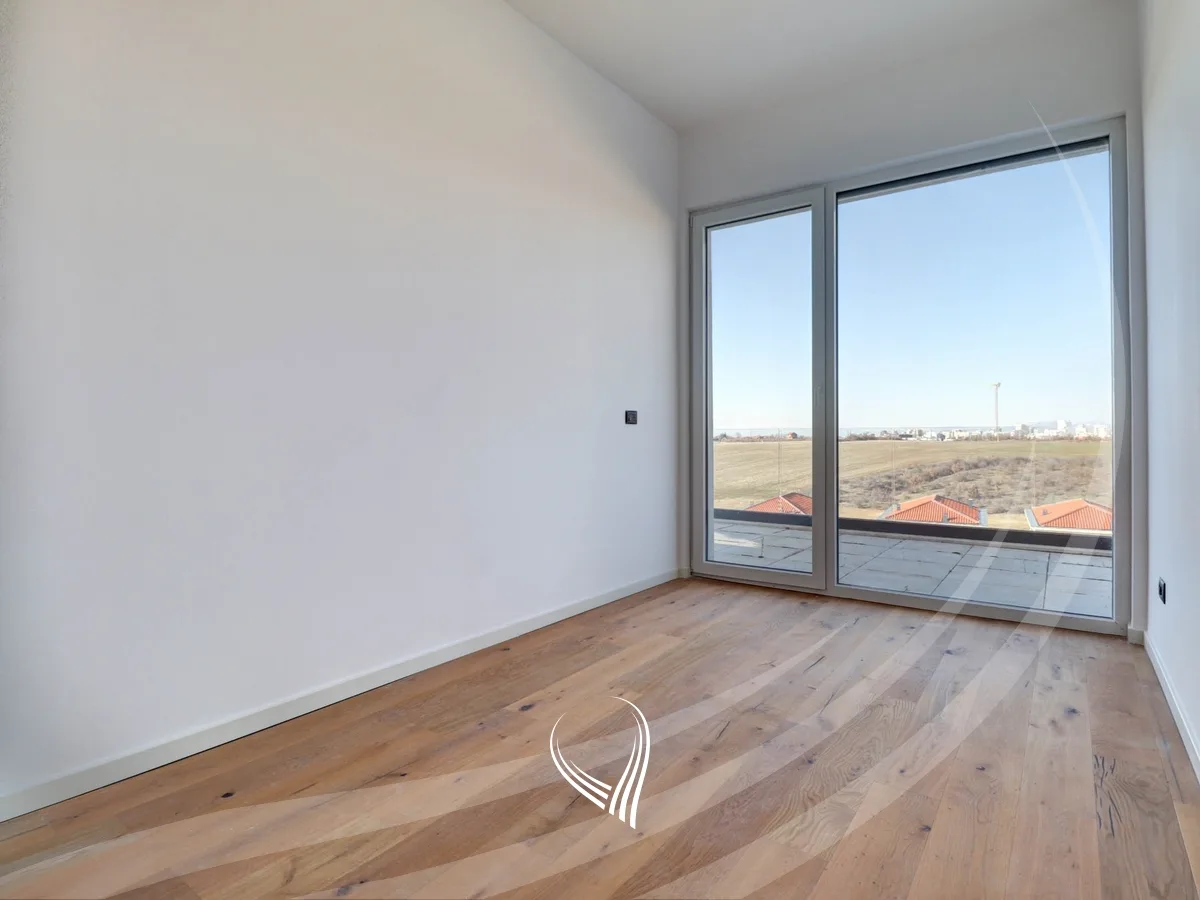 Penthouse tarracier 246.35m2 në shitje në lagjen Marigona Hill