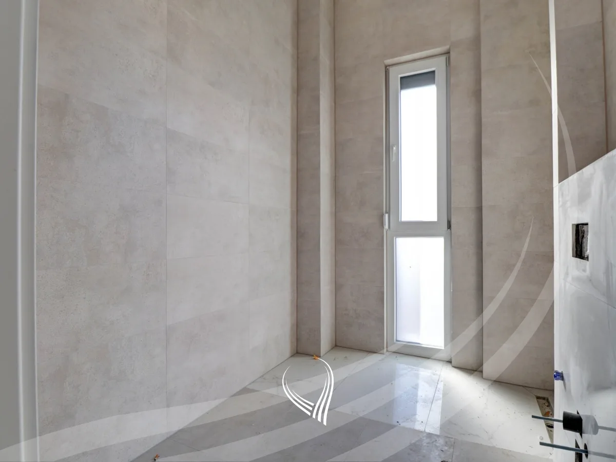 Penthouse tarracier 246.35m2 në shitje në lagjen Marigona Hill