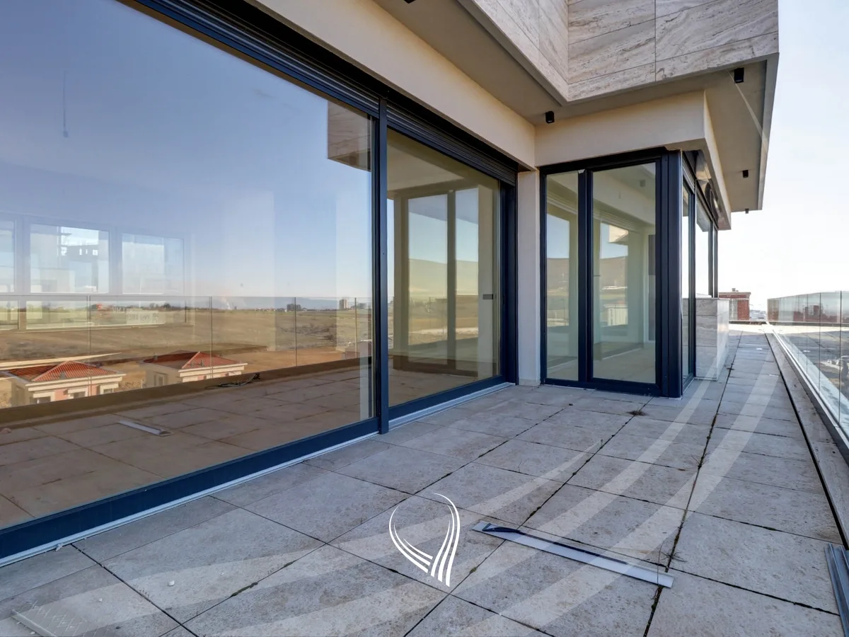 Penthouse tarracier 246.35m2 në shitje në lagjen Marigona Hill