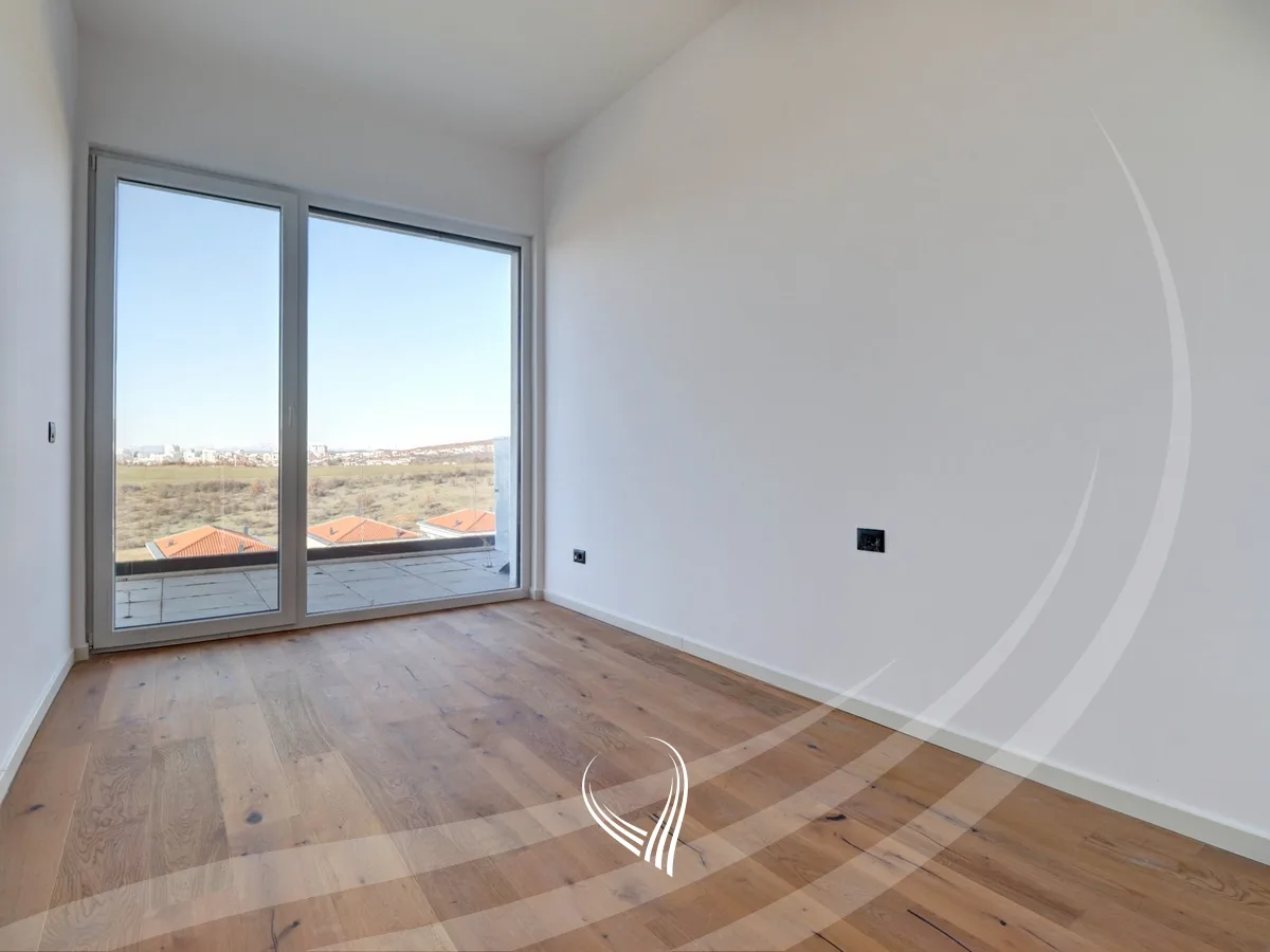 Penthouse tarracier 246.35m2 në shitje në lagjen Marigona Hill