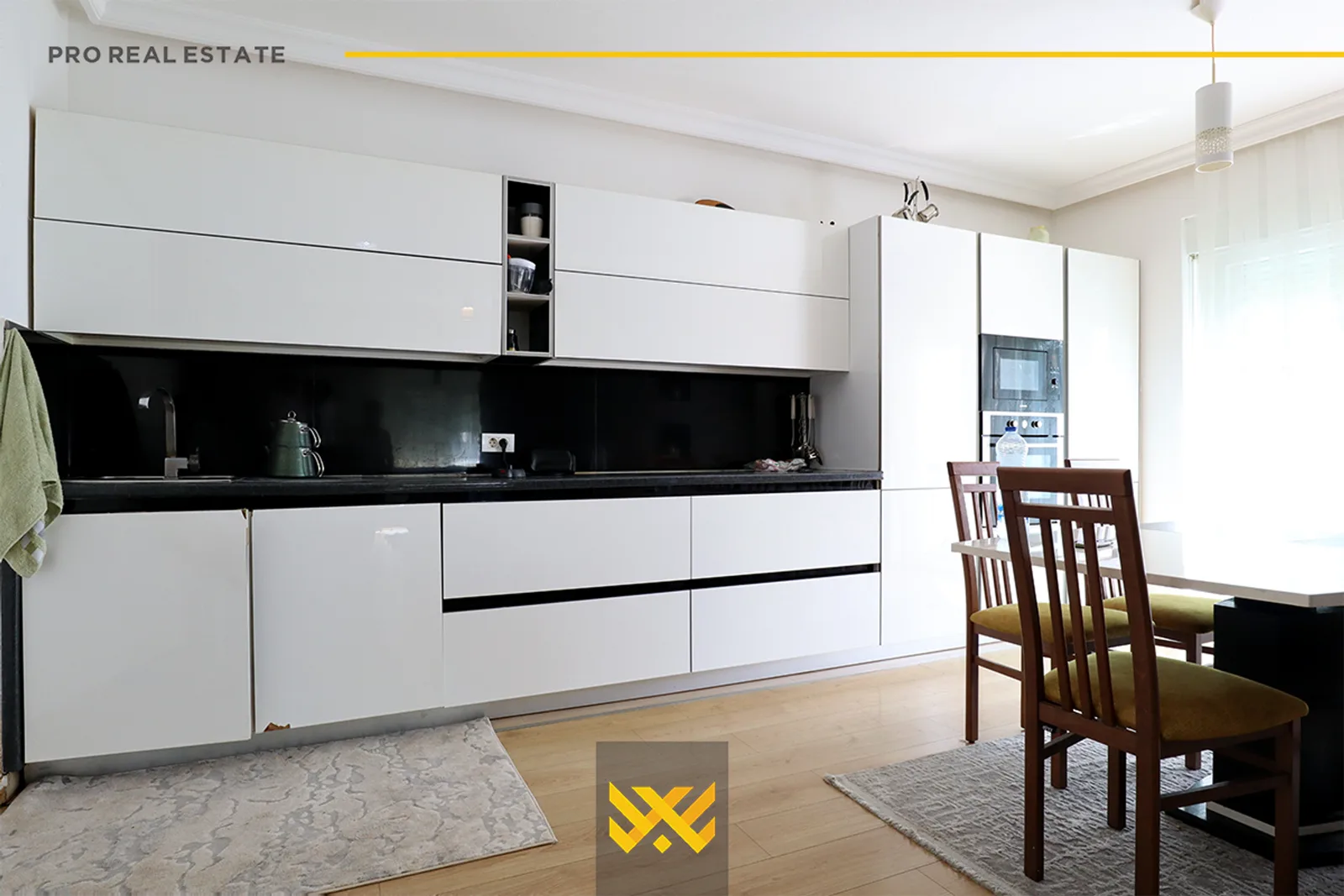 Shtëpi 450m² në #SHITJE në Lagjen Qëndresa.