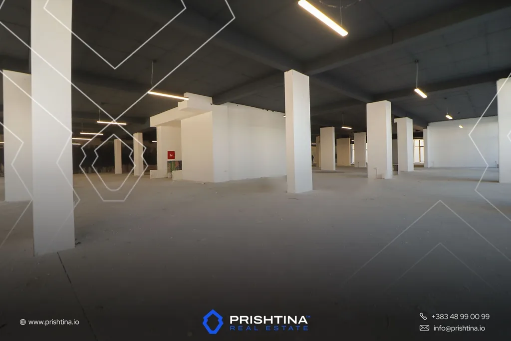 Lokal me qira 1420m² në Emshir/Kalabri