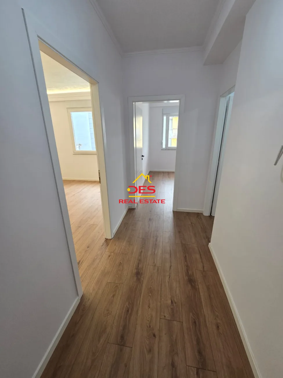 Shitet apartament 2+1 ne rrugen e Kavajes!