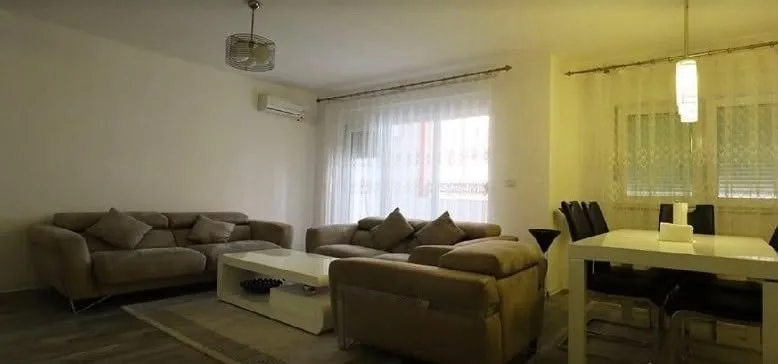 Banesë në shitje në Lagjen Mati 1
