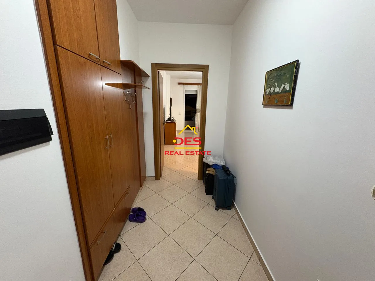 Jepet me qira apartament 1+1 pranë shkollës industriale , vlorë