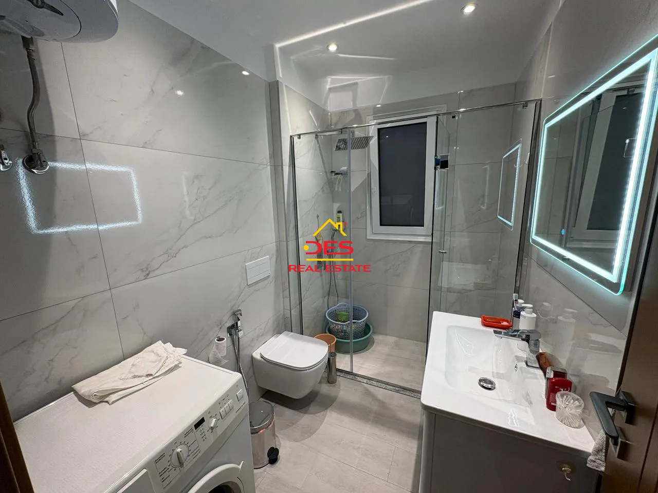 Jepet me qira apartament 1+1 pranë shkollës industriale , vlorë