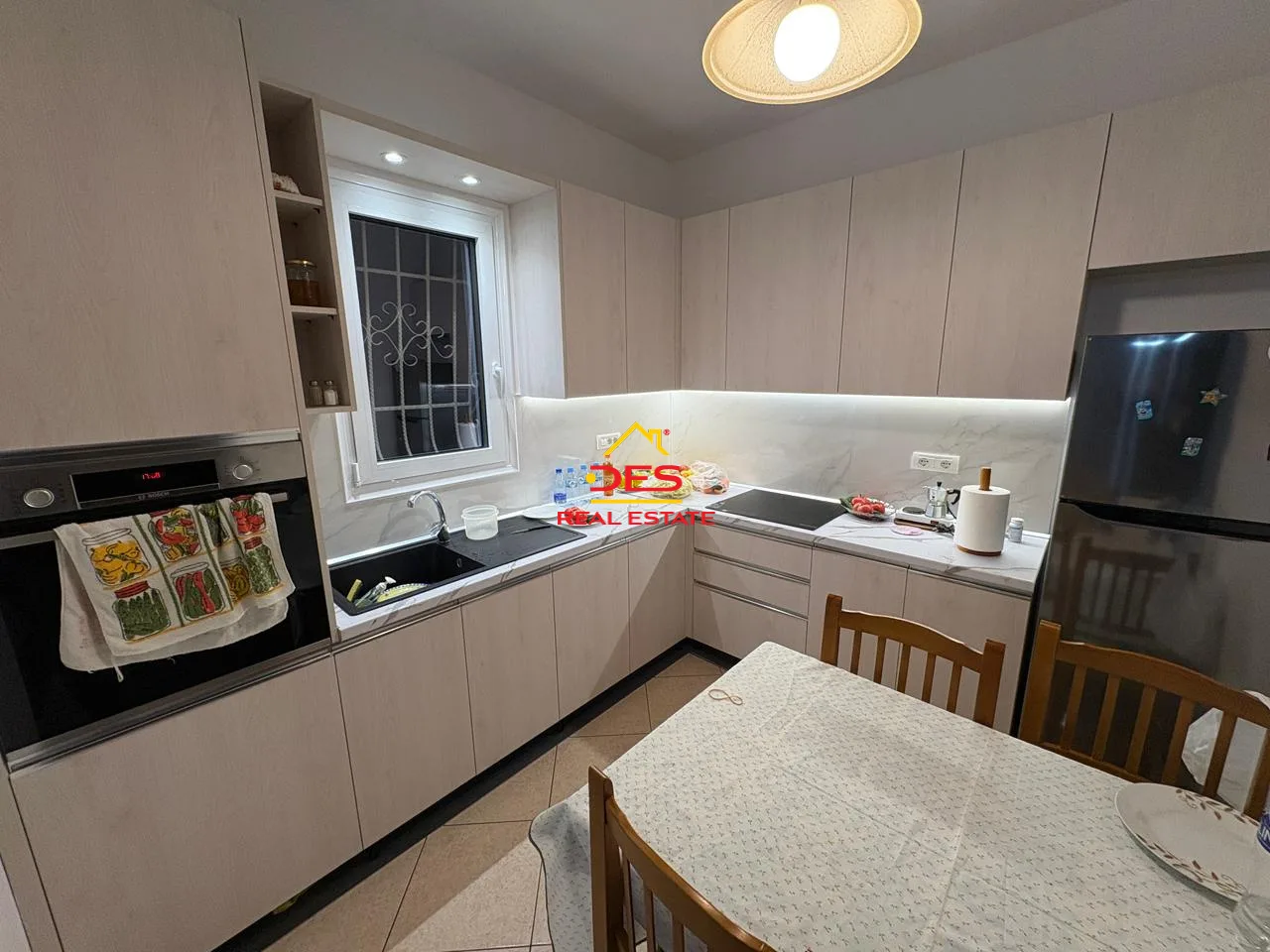Jepet me qira apartament 1+1 pranë shkollës industriale , vlorë