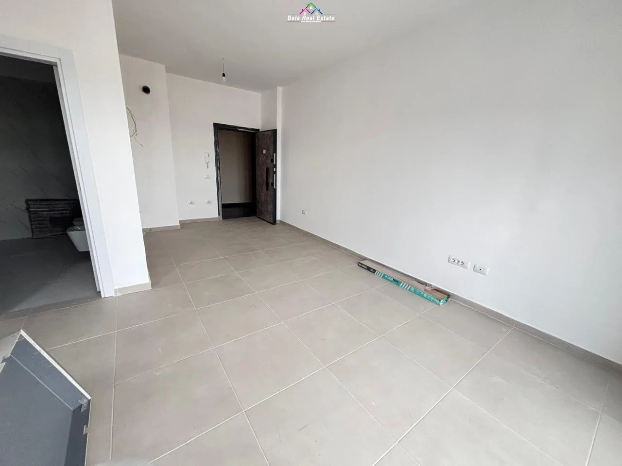 Zyre Me Qera tek Rruga e Barrikadave (ID BZ2789) Tirane