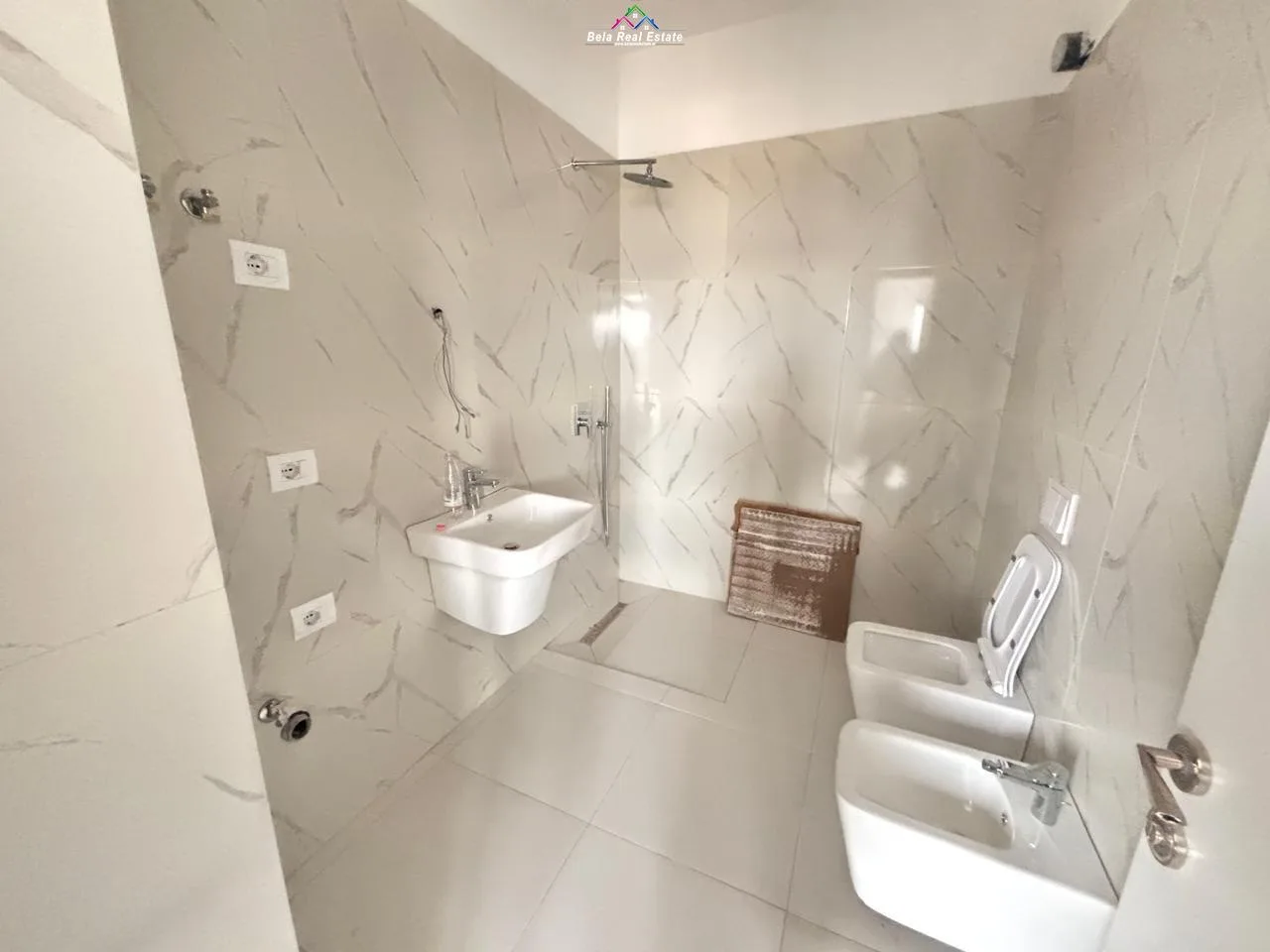 Zyre Me Qera tek Rruga e Barrikadave (ID BZ2789) Tirane