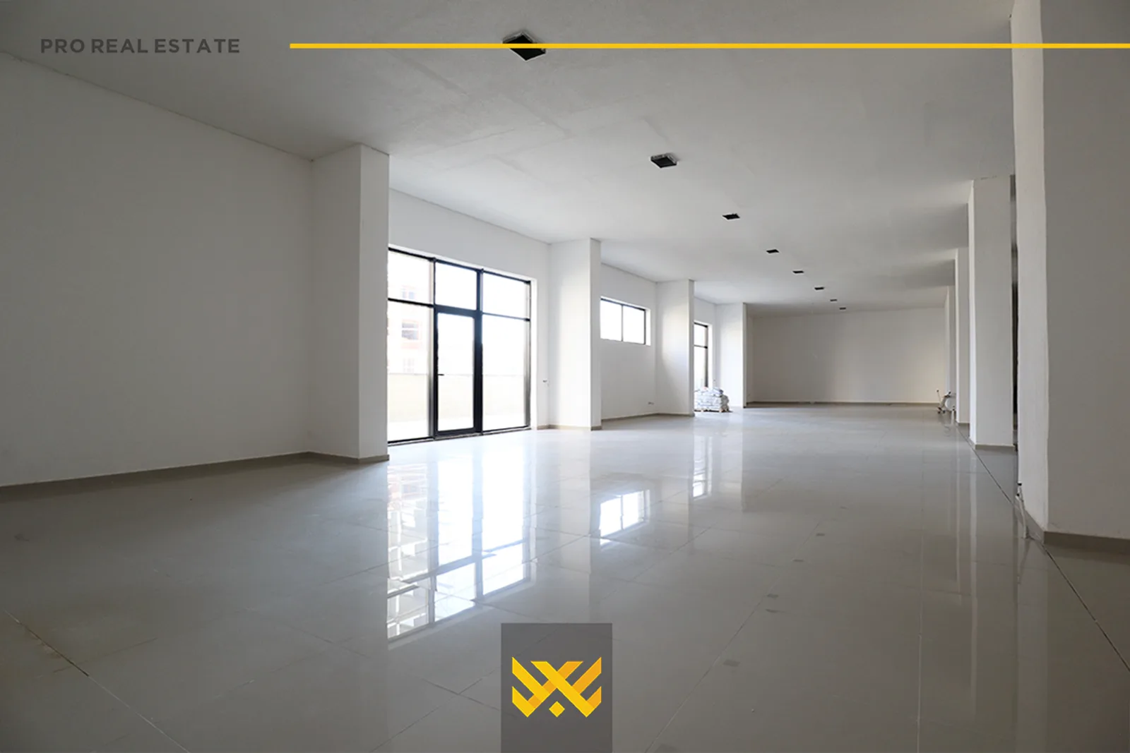 Objekt Afarist 1450m² në #SHITJE në Fushë Kosovë.