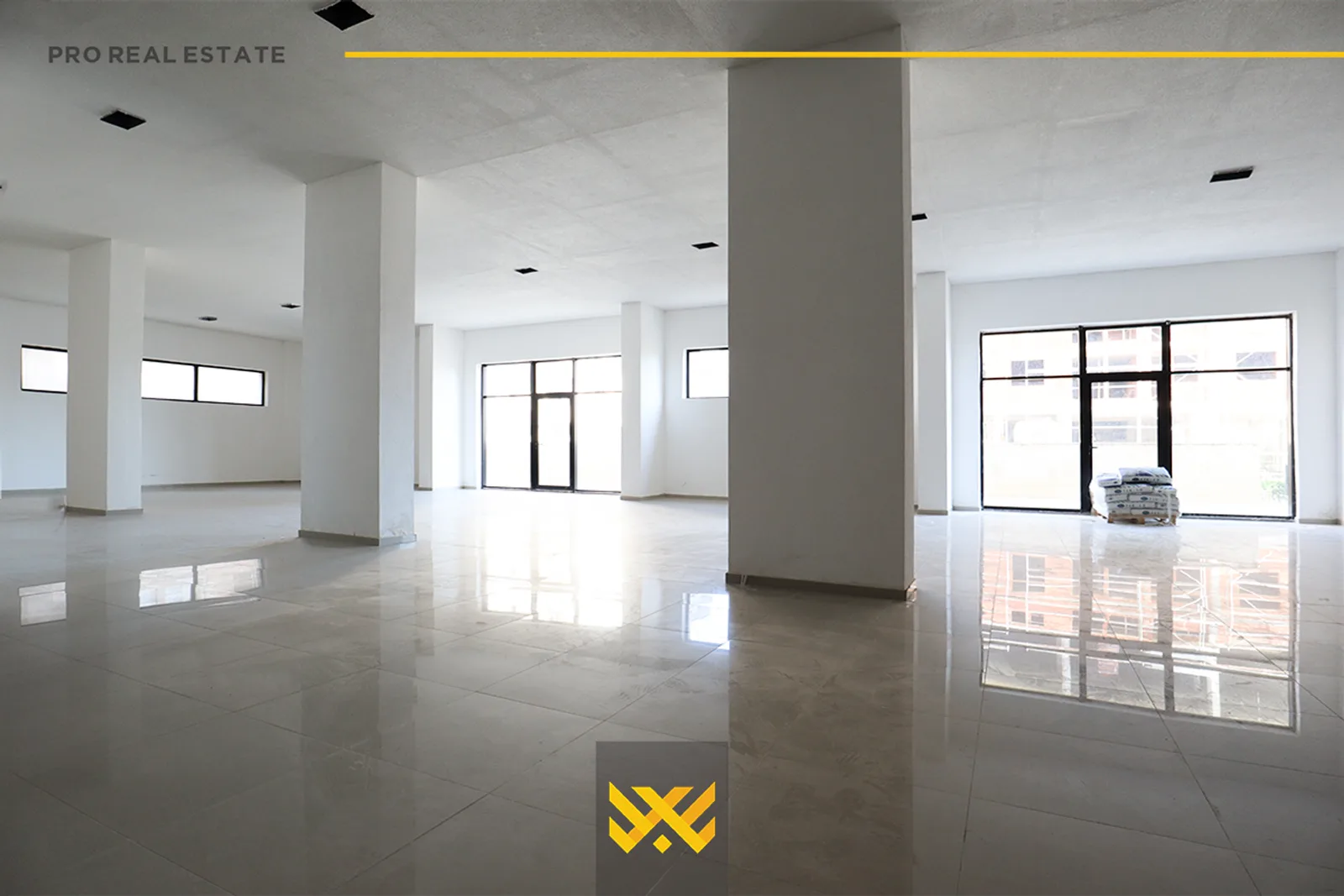Objekt Afarist 1450m² në #SHITJE në Fushë Kosovë.