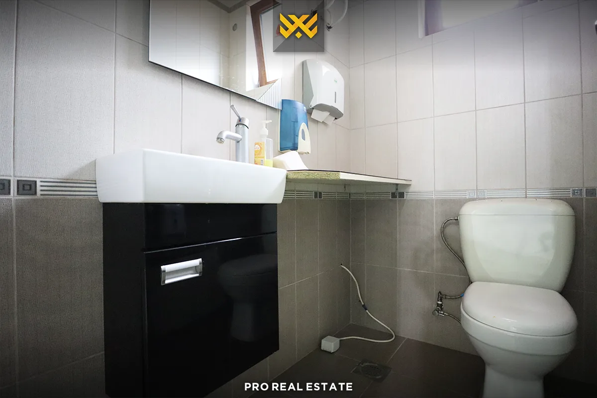Shtëpi 250m² për #SHITJE në Lagjen e Profesorëve