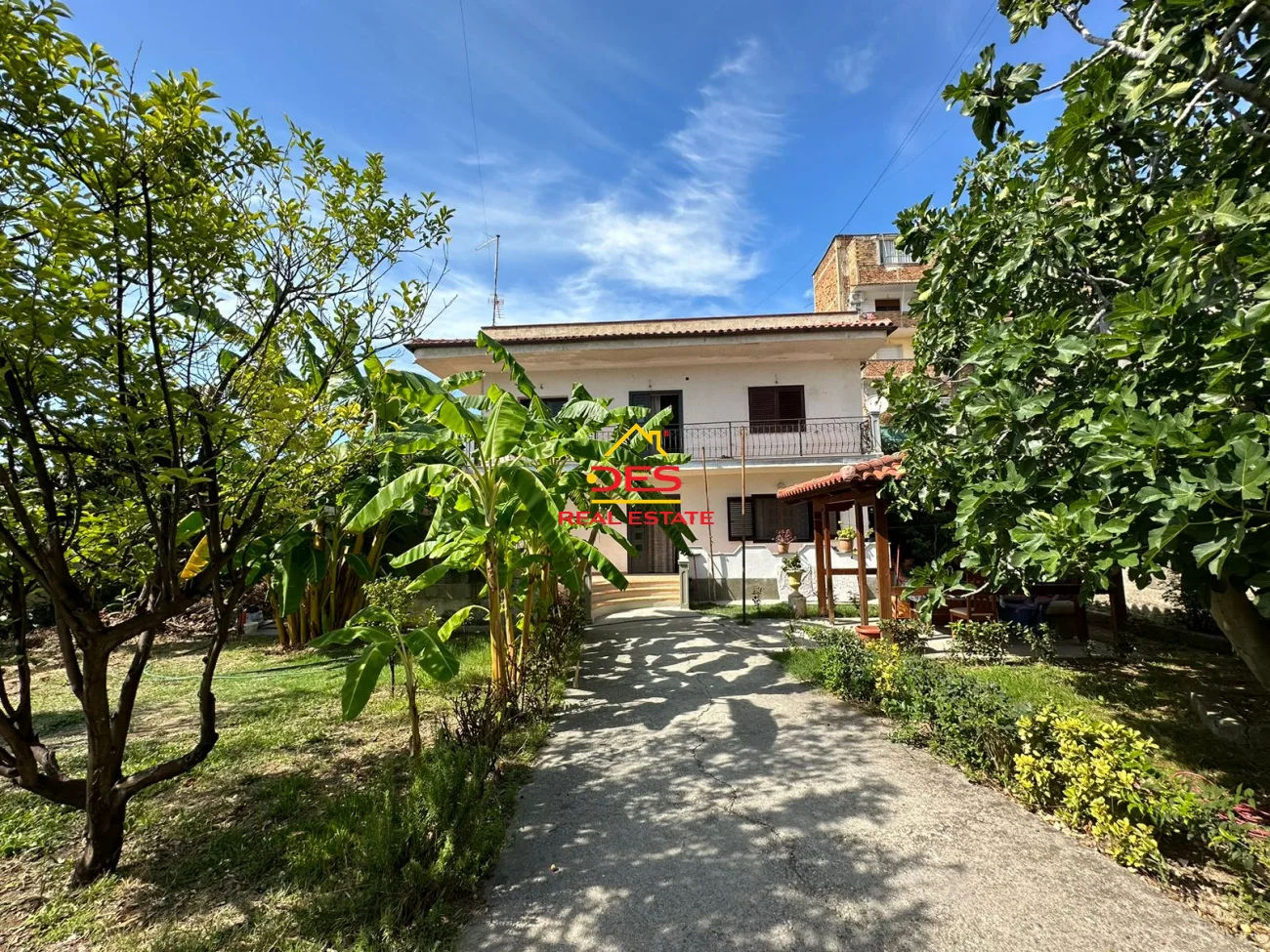 Shitet shtëpi private dy kate pranë komisariatit,vlorë
