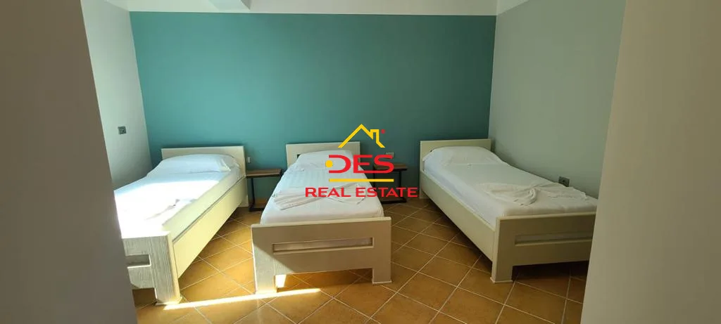 Jepet hotel me qera në radhimë.