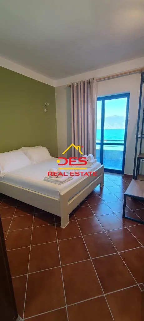 Jepet hotel me qera në radhimë.