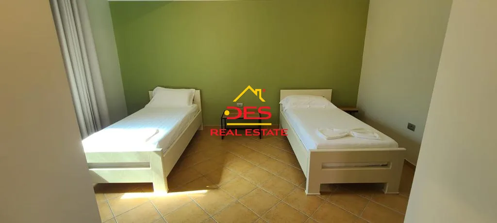 Jepet hotel me qera në radhimë.