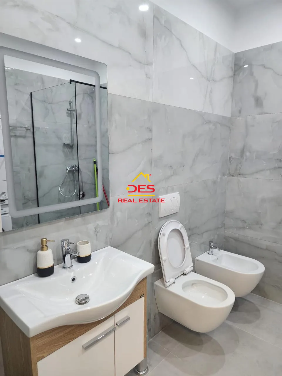 Jepet me qira apartament 2+1 pranë hotel partner,skelë
