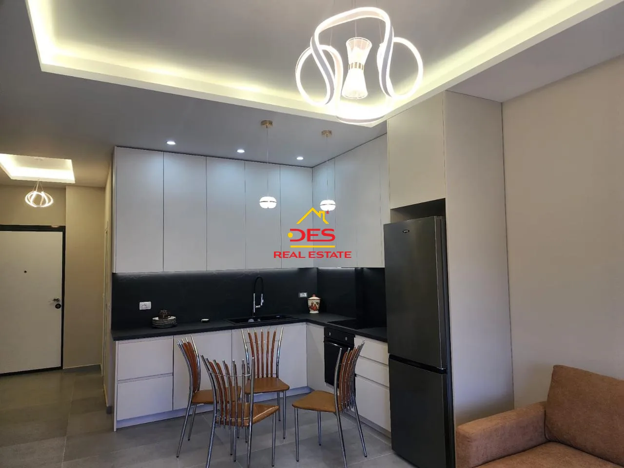 Jepet me qira apartament 2+1 pranë hotel partner,skelë