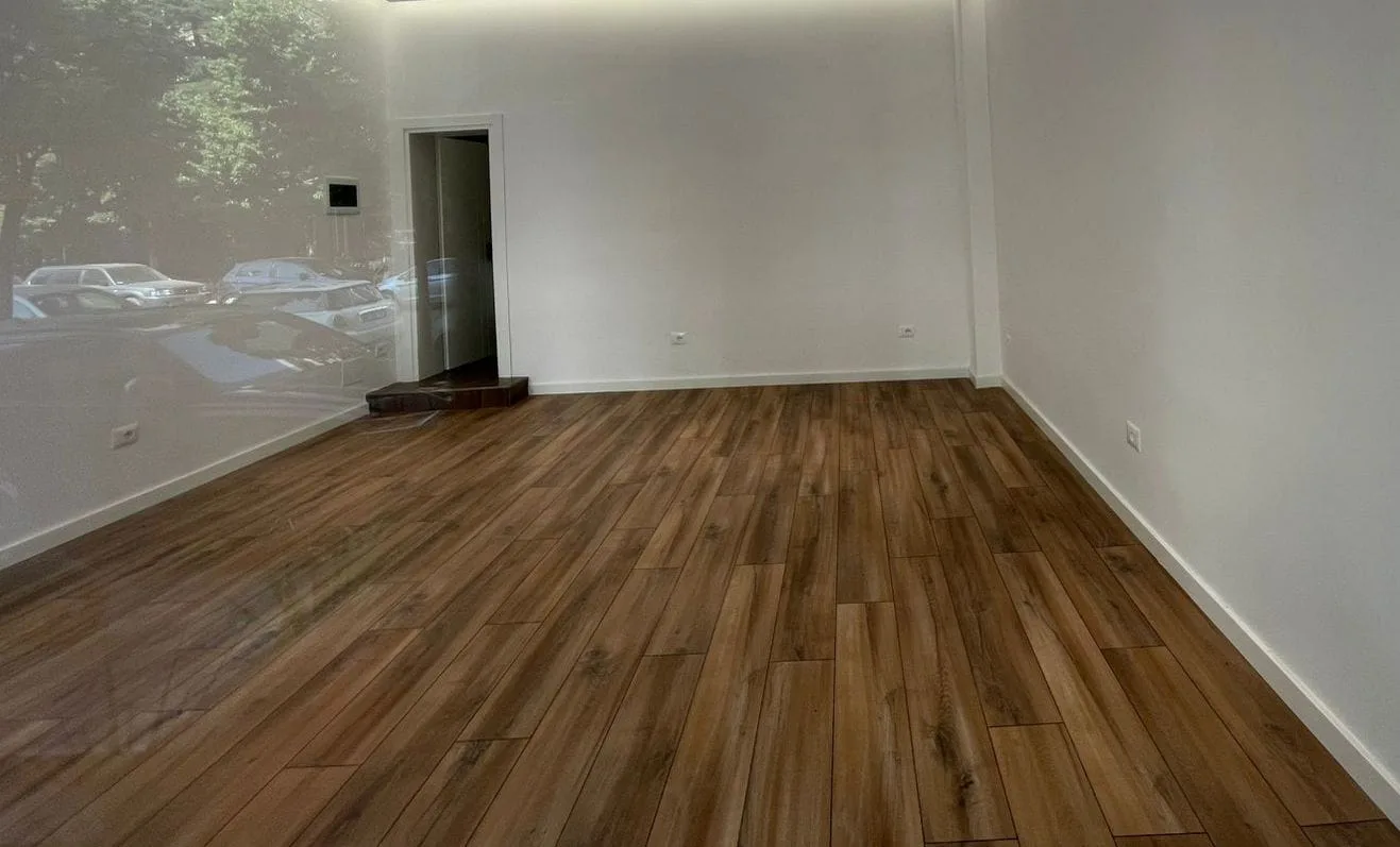 Dyqan Me Qera prane 21 Dhjetorit (ID BD21724) Tirane.