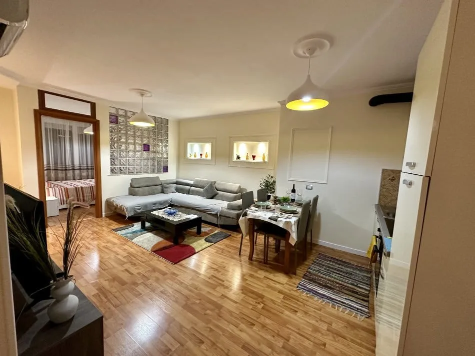 Apartamet Me Qera 1+1 ne Bllok (ID B2101214) Tirane.