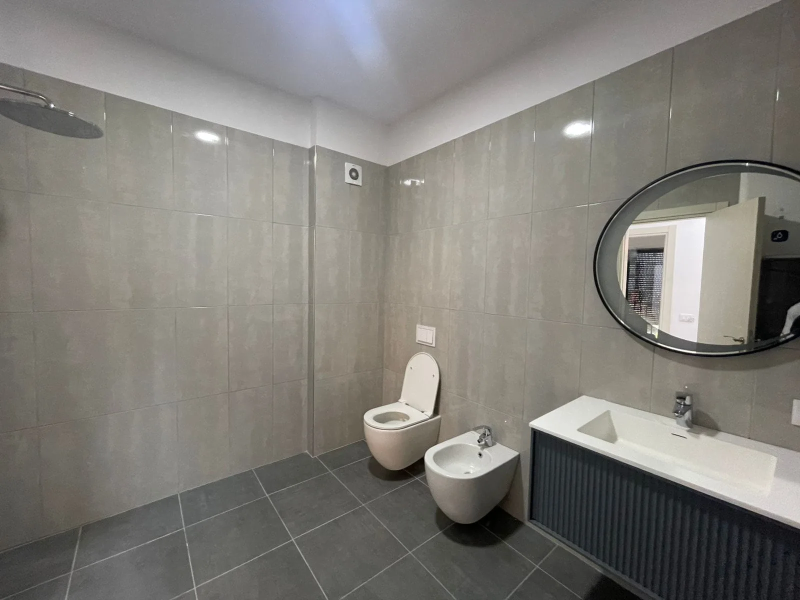 Apartament Ne Shitje 2+1+2 Tek Ish-Dogana (ID B120681) Tirane