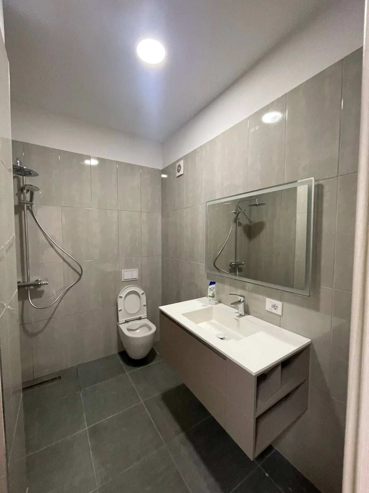 Apartament Ne Shitje 2+1+2 Tek Ish-Dogana (ID B120681) Tirane