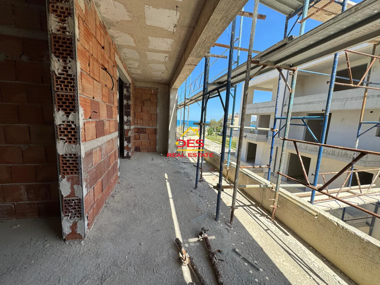 Shitet apartament 1+1 me këste në radhimë,vlorë