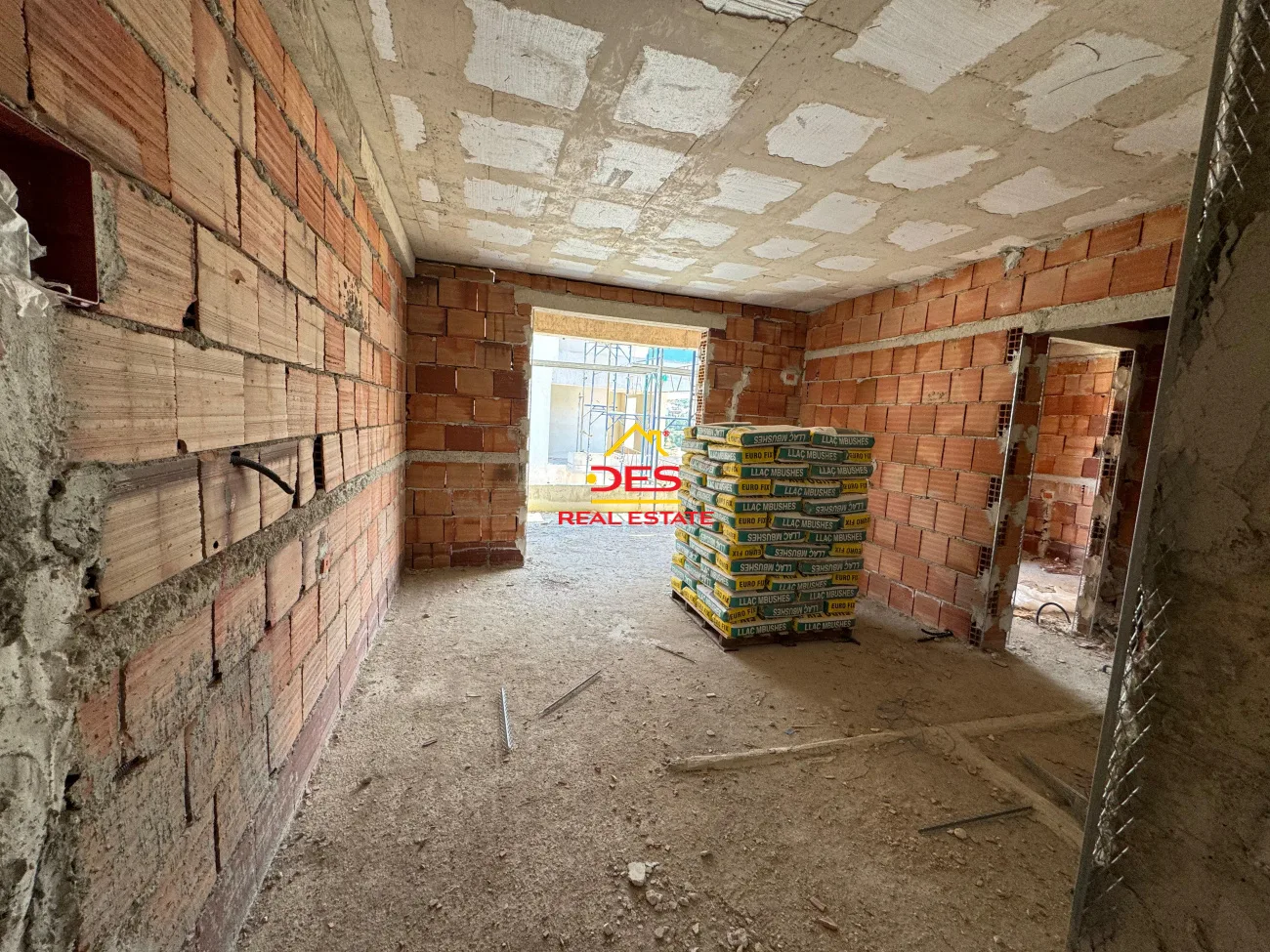 Shitet apartament 1+1 me këste në radhimë,vlorë