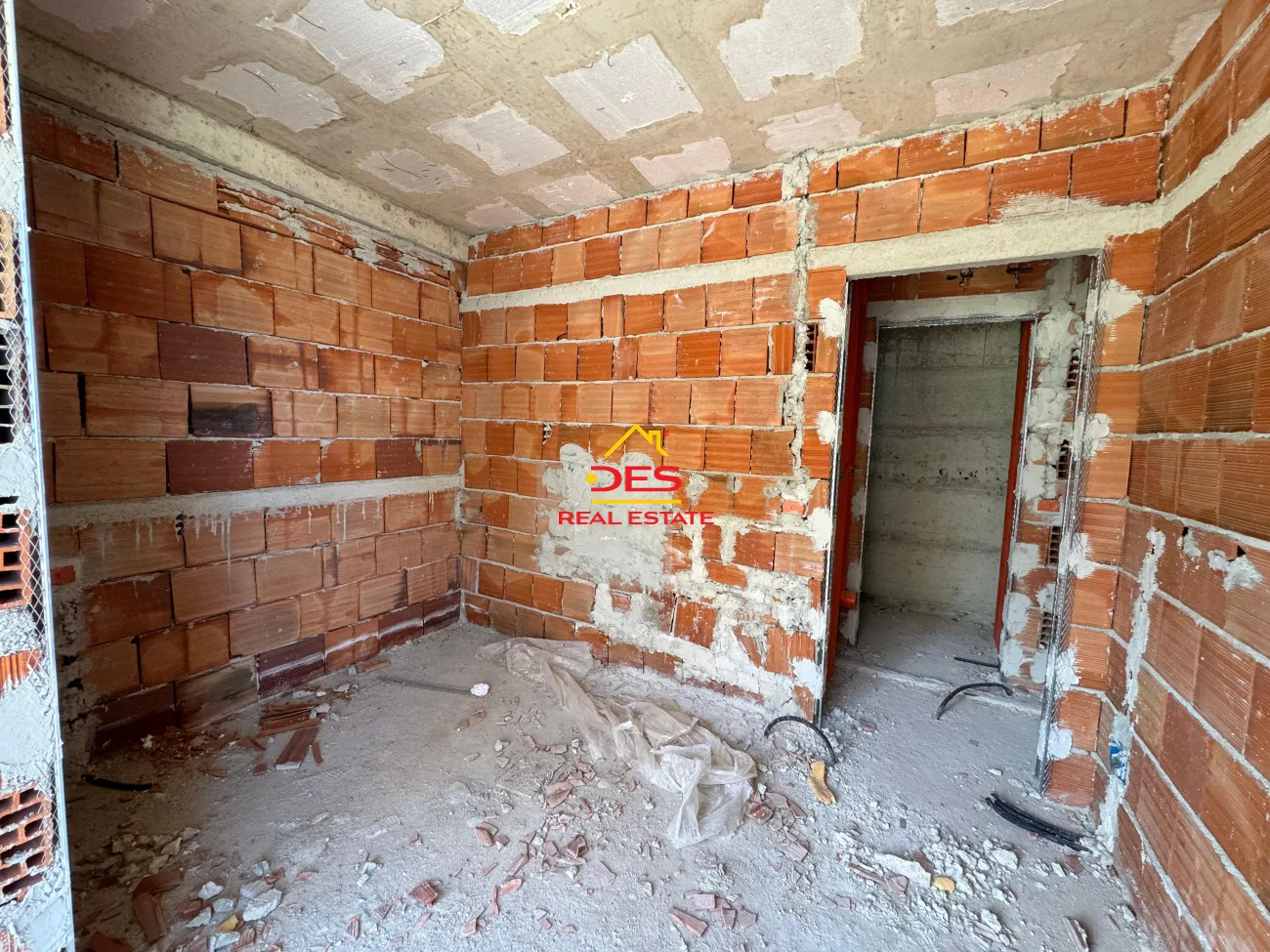 Shitet apartament 1+1 me këste në radhimë,vlorë