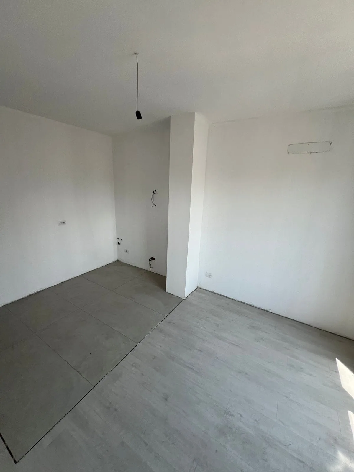 Zyre me Qera 1+1 tek Stacioni i Trenit (ID BZ2671) Tirane