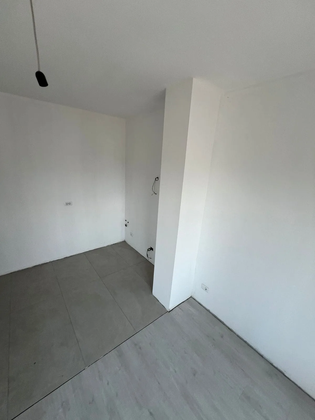 Zyre me Qera 1+1 tek Stacioni i Trenit (ID BZ2671) Tirane