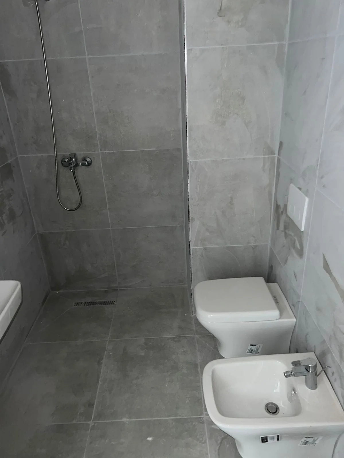 Zyre me Qera 1+1 tek Stacioni i Trenit (ID BZ2671) Tirane