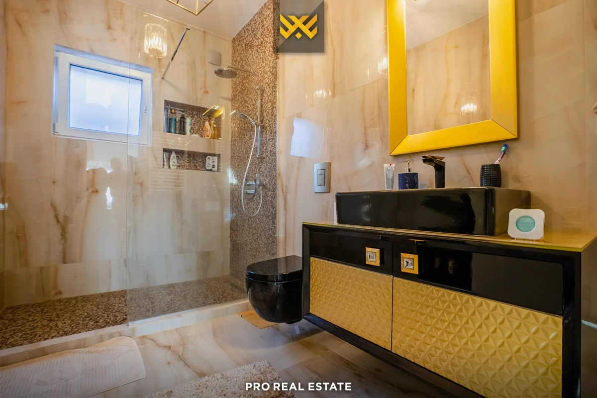 Shtëpi 303m² për #SHITJE në Lagjen NIC