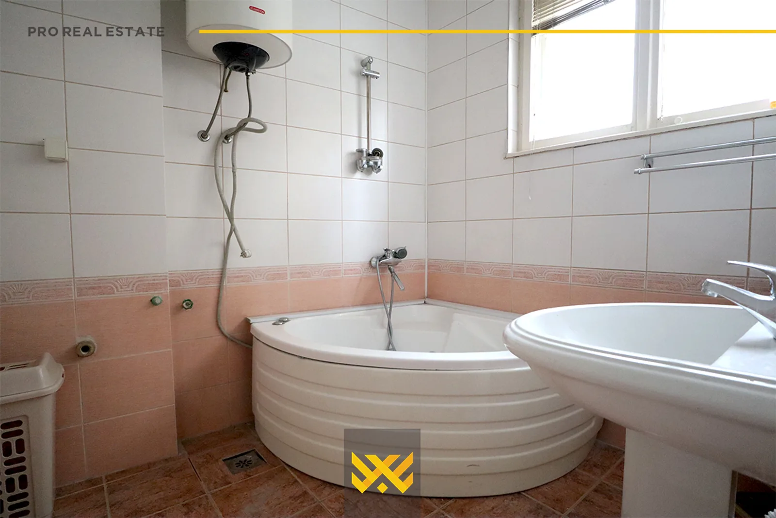 Banesë – Zyre 90m² me #QIRA te Qafa.