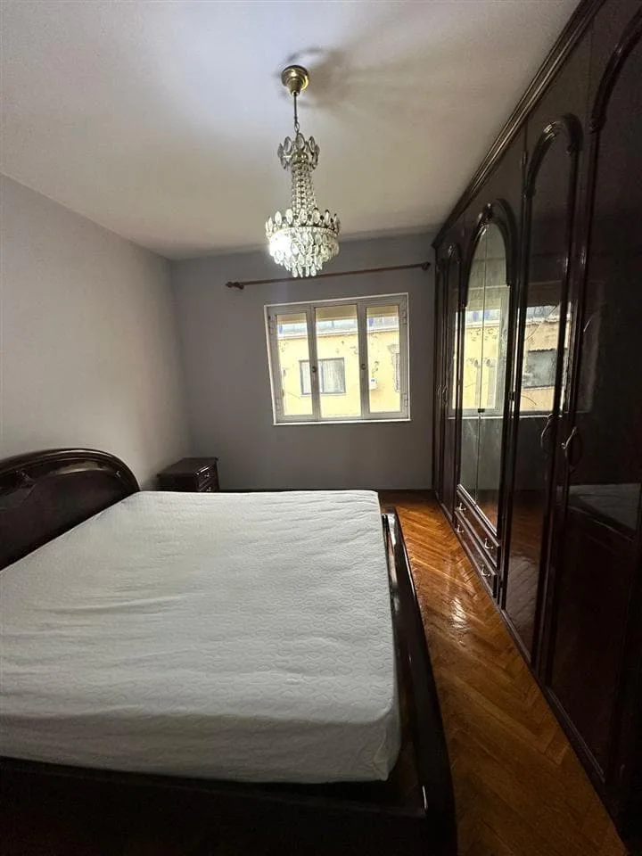 Jepet me Qera Apartament 2+1 tek Bulevardi Zogu i Pare (ID B22178)
