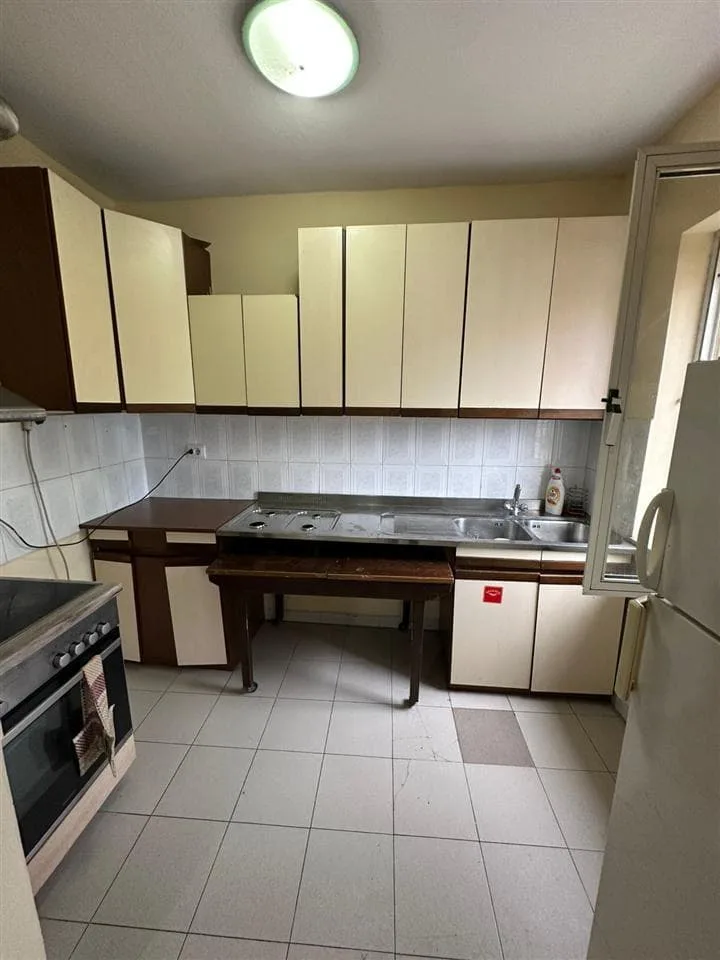 Jepet me Qera Apartament 2+1 tek Bulevardi Zogu i Pare (ID B22178)