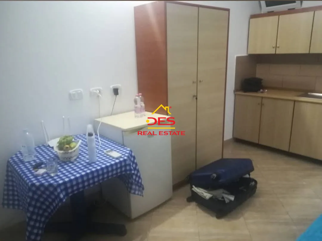 Jepet hotel me qira në ujë të ftohtë,vlorë.