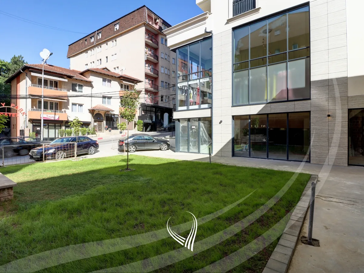 Lokal 330m2 me qira në lagjen e Muhaxhereve