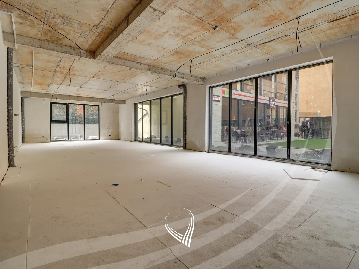 Lokal 330m2 me qira në lagjen e Muhaxhereve