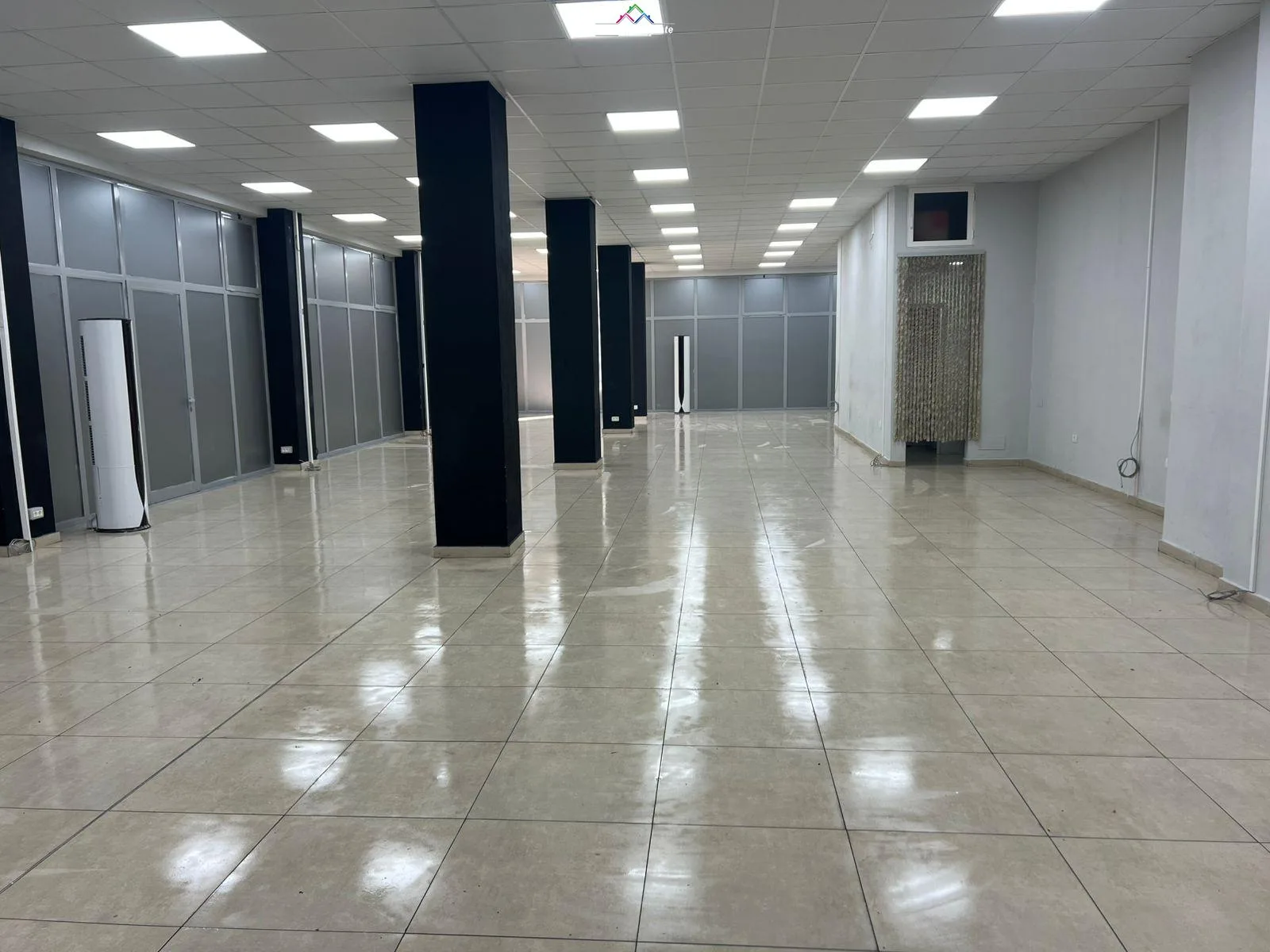 Dyqan Me Qera prane Gjimnazit Partizani  (ID BD21693) Tirane