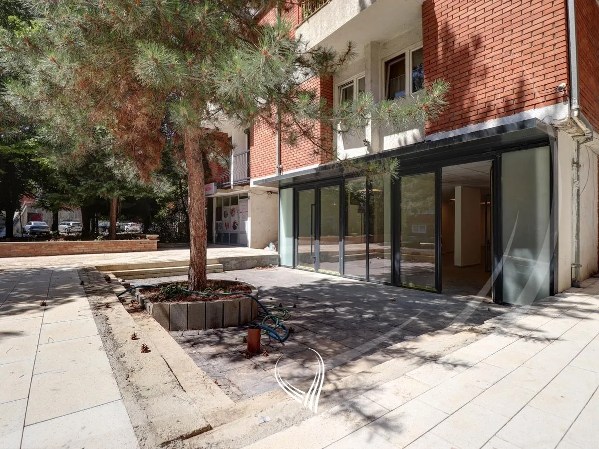 Lokal 110m2 me qira në lagjen Dardania