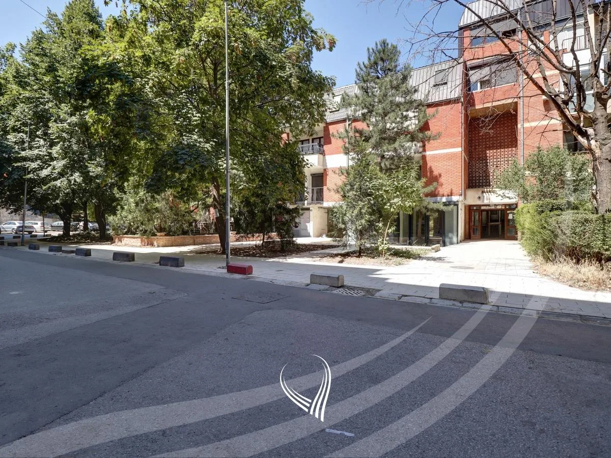 Lokal 110m2 me qira në lagjen Dardania