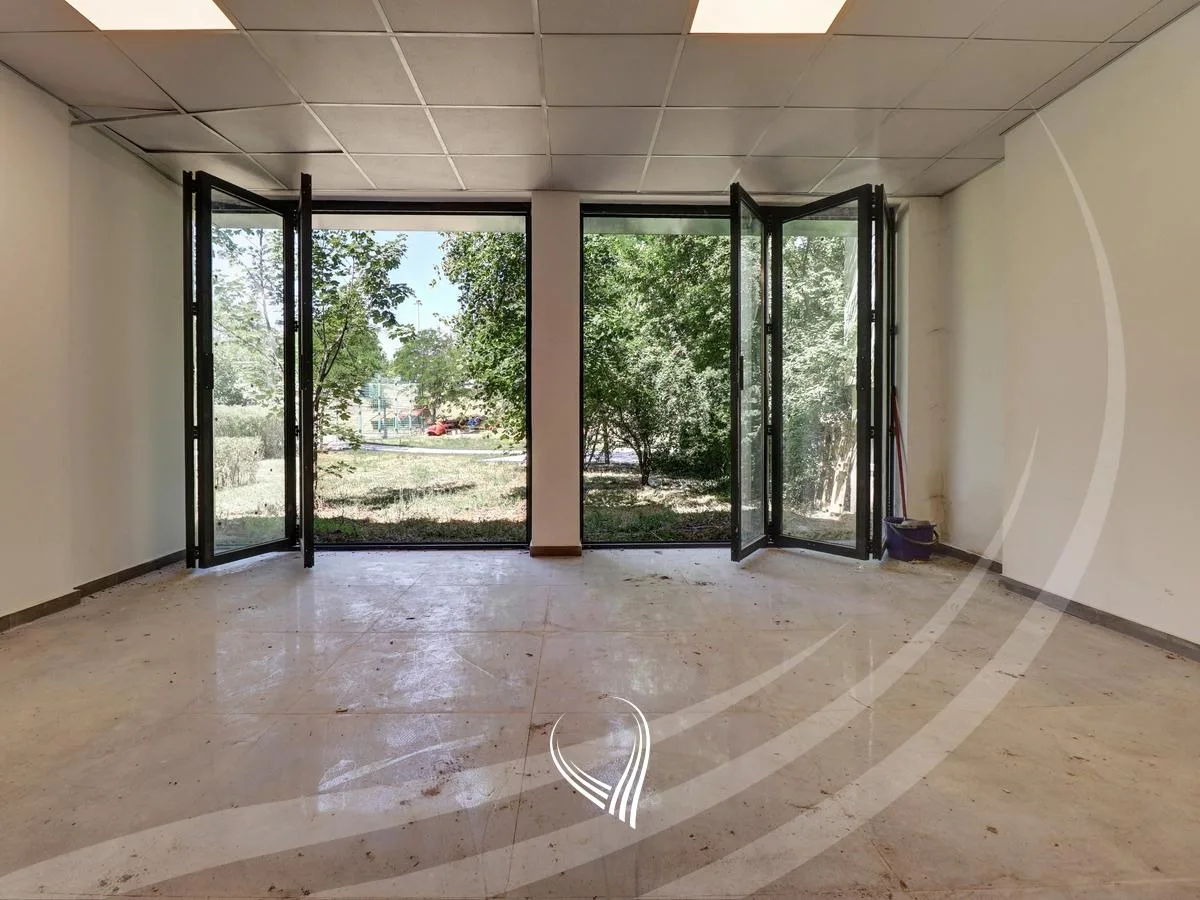 Lokal 110m2 me qira në lagjen Dardania