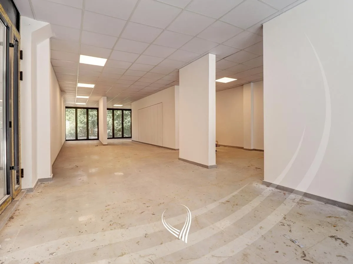 Lokal 110m2 me qira në lagjen Dardania