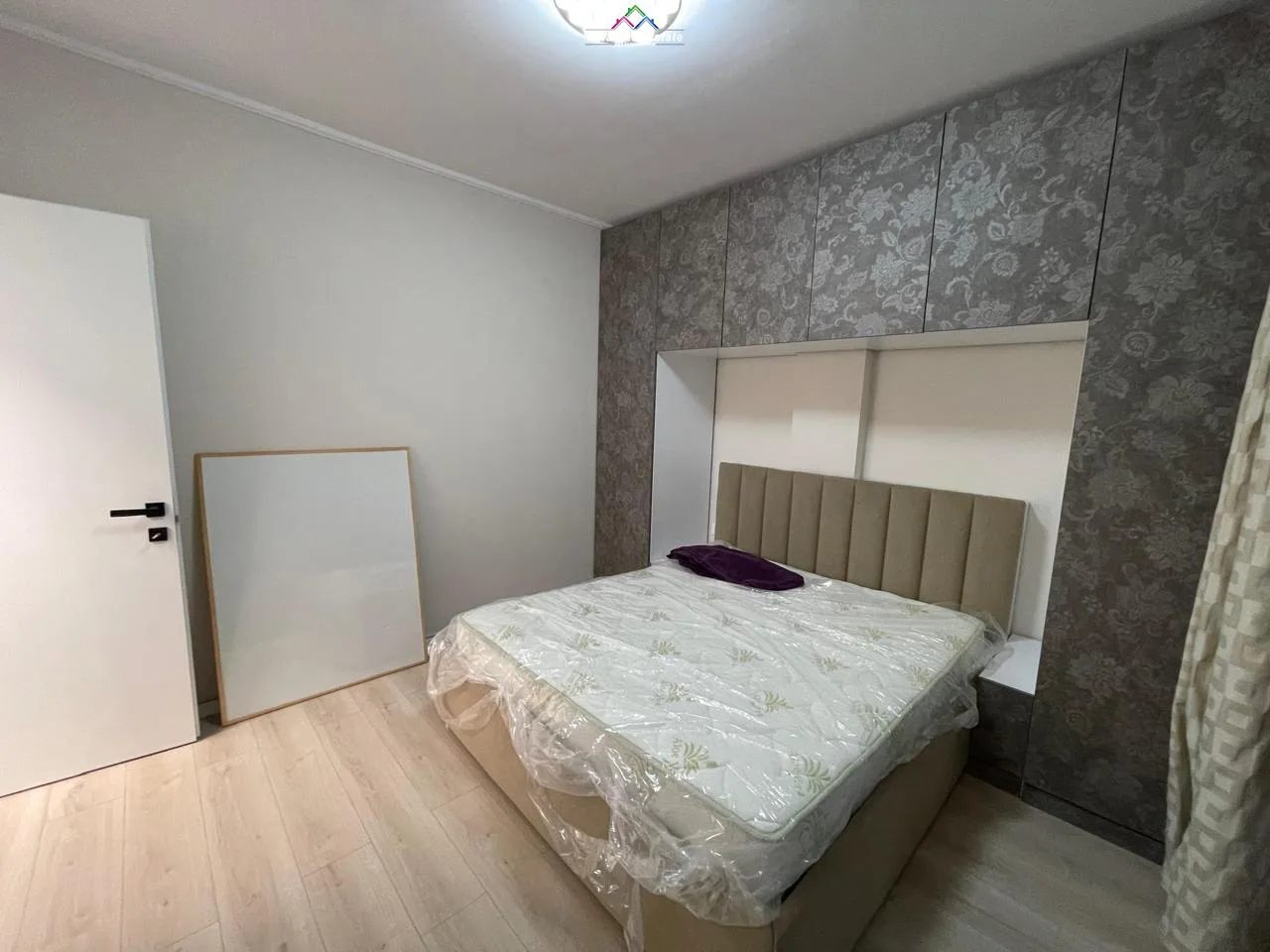 Apartament Me Qera 1+1+Studio Tek ish Tregu Elektrik (ID B2101427) Tirane