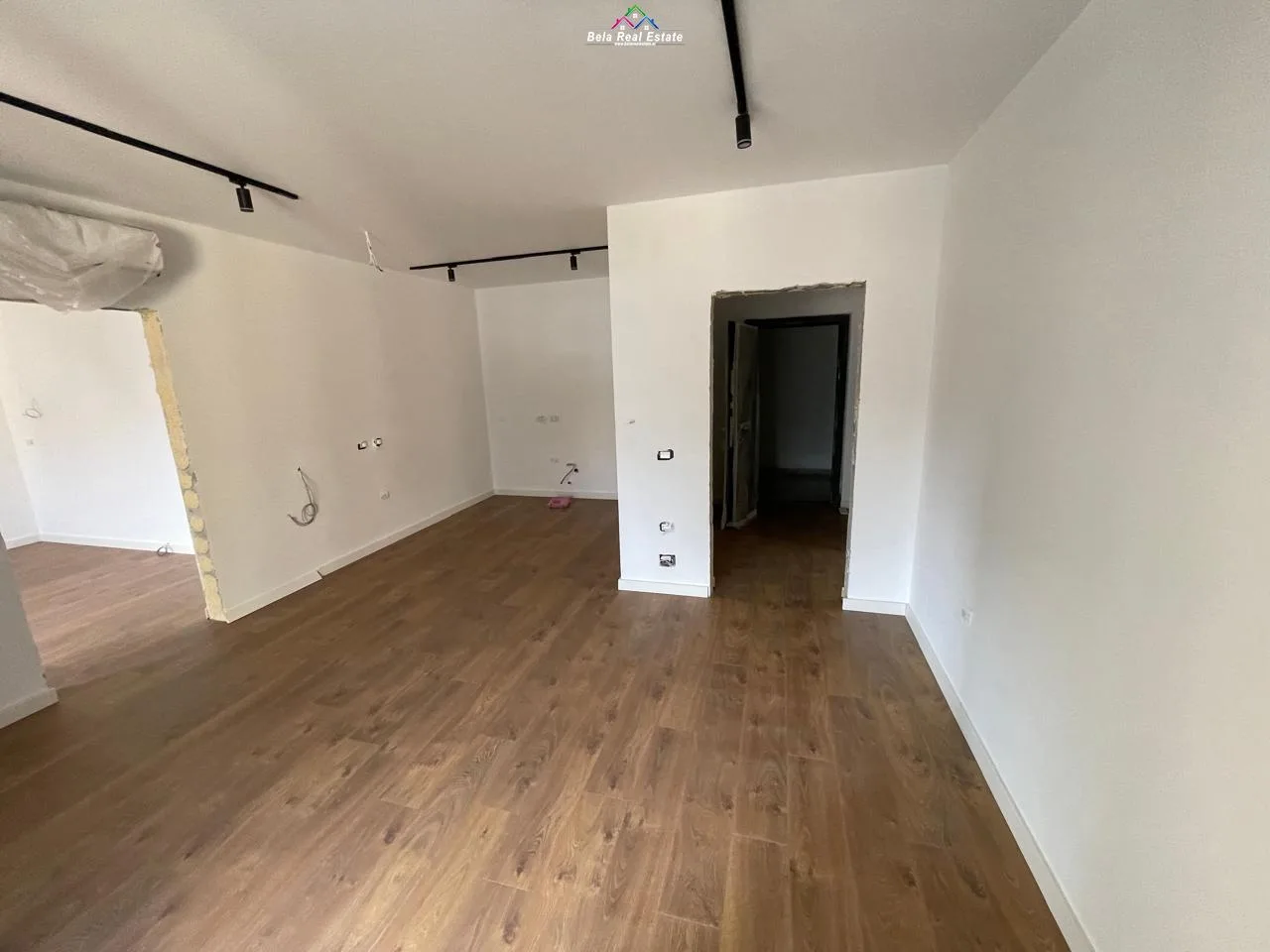 Zyre Me Qera 1+1 Tek Rruga e Elbasanit (ID BZ2805) Tirane
