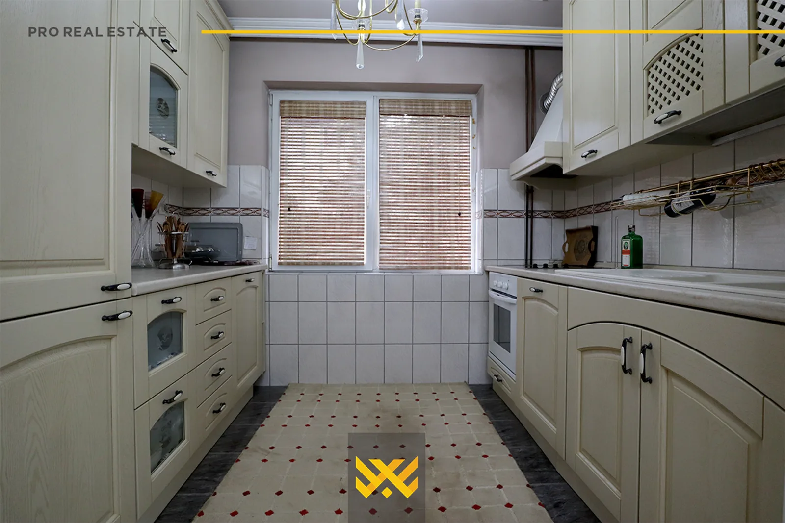 Shtëpi 560m² me #QIRA në Qendër.